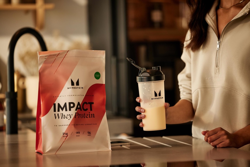 myprotein-impact-whey-protein-powder-5-5-3.jpg