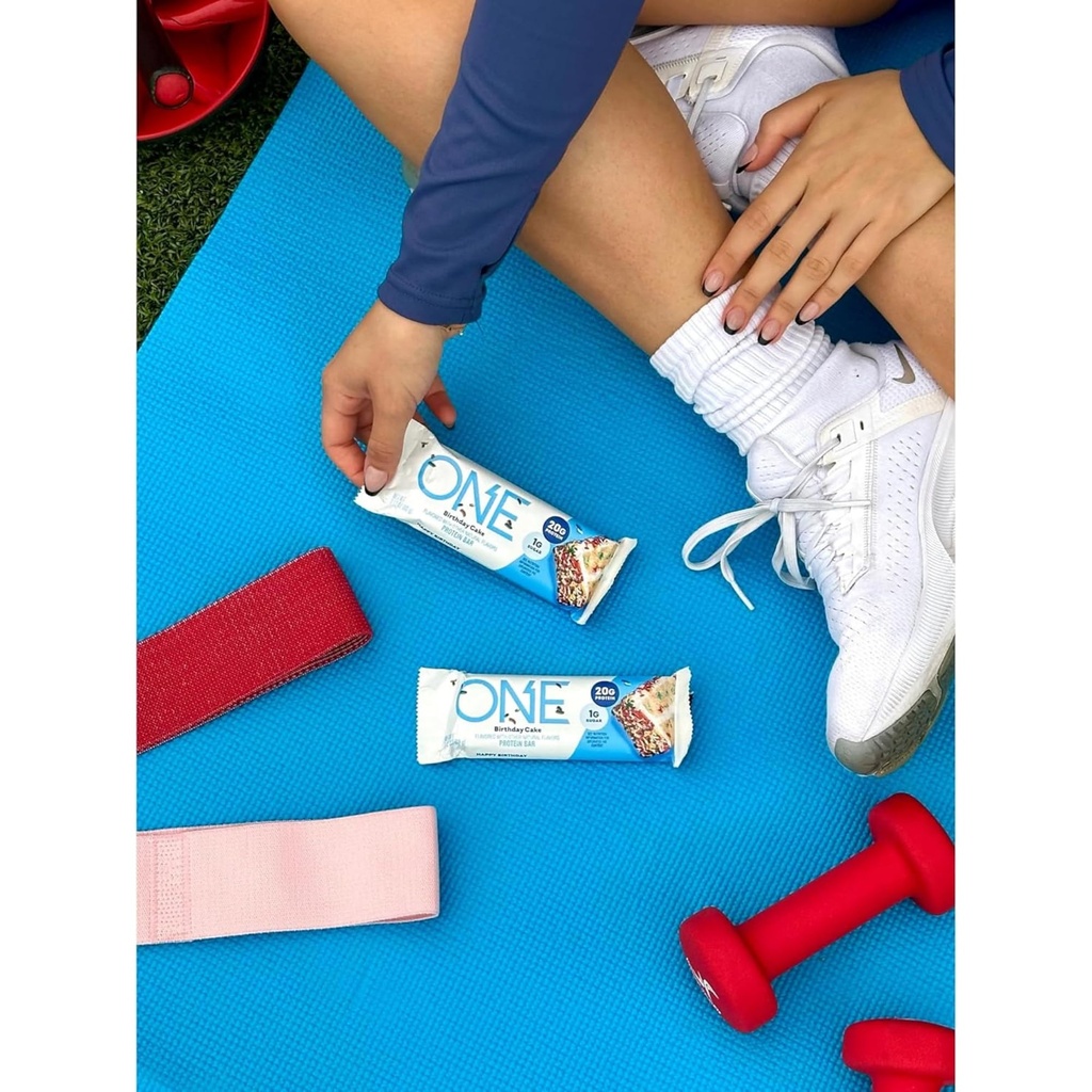 one-protein-bars-birthday-cake-gluten-fr-4.jpg