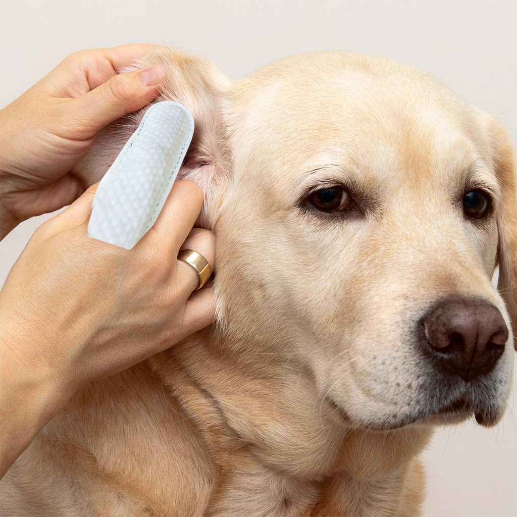paw-science-dog-ear-cleaner-wipes-finger-5.jpg
