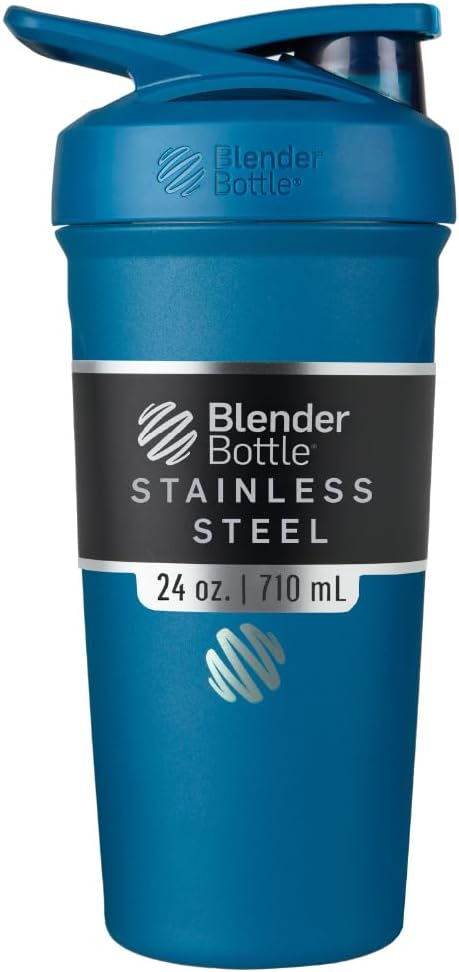 BlenderBottle Strada Shaker Cup Botella de agua de acero inoxidable aislada con Wire Whisk, 24 onzas, azul