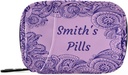 תיבת גלולת גלולות 7 Day Pill Case Bag Purple Paisley Personalized Name Travel Pill מארגנת Bag עם Zipper Portable Weekly Case קומפקטי גודל עבור ויטמין תוסף תוסף